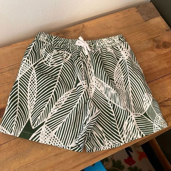 [Island Company] Green/White Pattern Swim Trunks - Size Youth Large - Picture 1 of 6